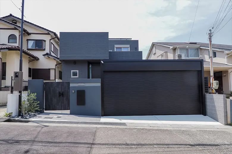 外構はハウスメーカーと専門業者どっちが正解？後悔しない選び方を解説のイメージ画像