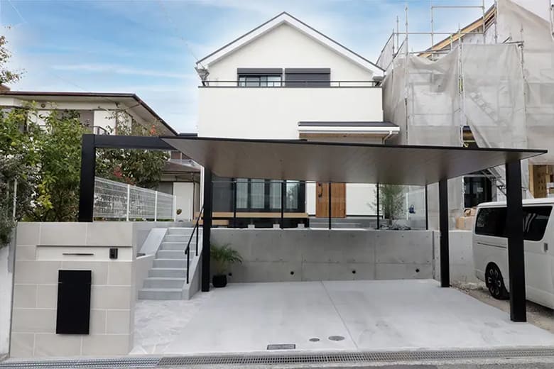 外構はハウスメーカーと専門業者どっちが正解？後悔しない選び方を解説のイメージ画像