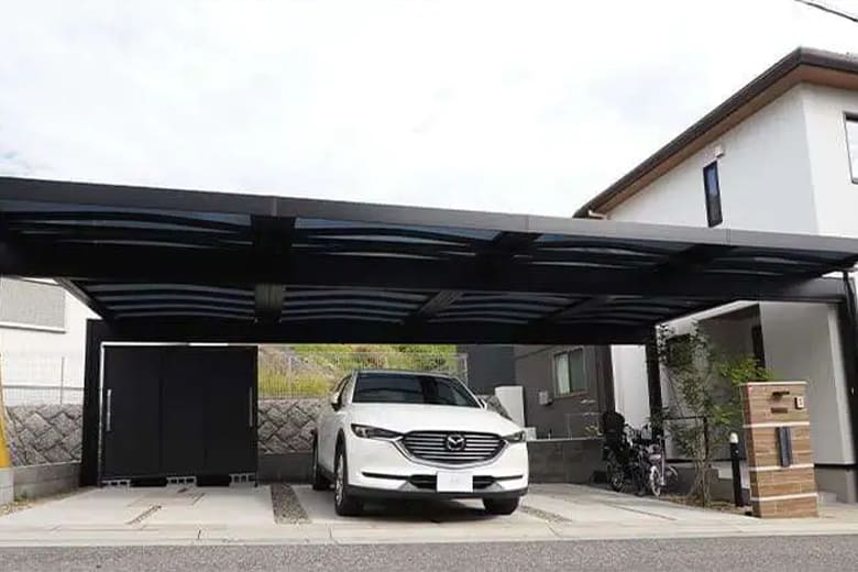 外構はハウスメーカーと専門業者どっちが正解？後悔しない選び方を解説のイメージ画像