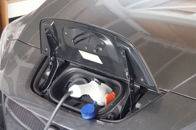 EV時代に備える外構計画とは?後悔しない充電設備と駐車場設計を解説のイメージ画像