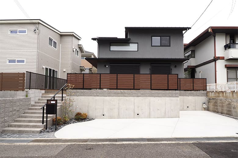神戸で外構業者を選ぶポイント｜傾斜地・高低差の外構で失敗しない設計とはのイメージ画像