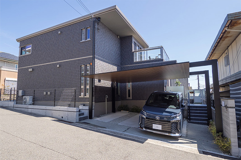 カーポートなしでも大丈夫？後悔するケース・しないケースのイメージ画像