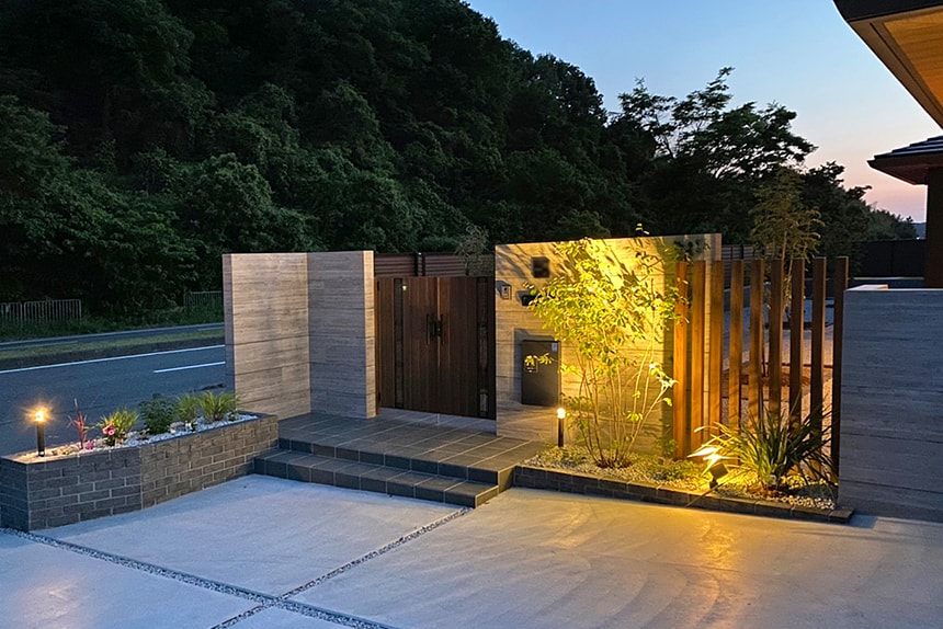 神戸市西区広大な敷地の平屋新築外構の夜景写真2