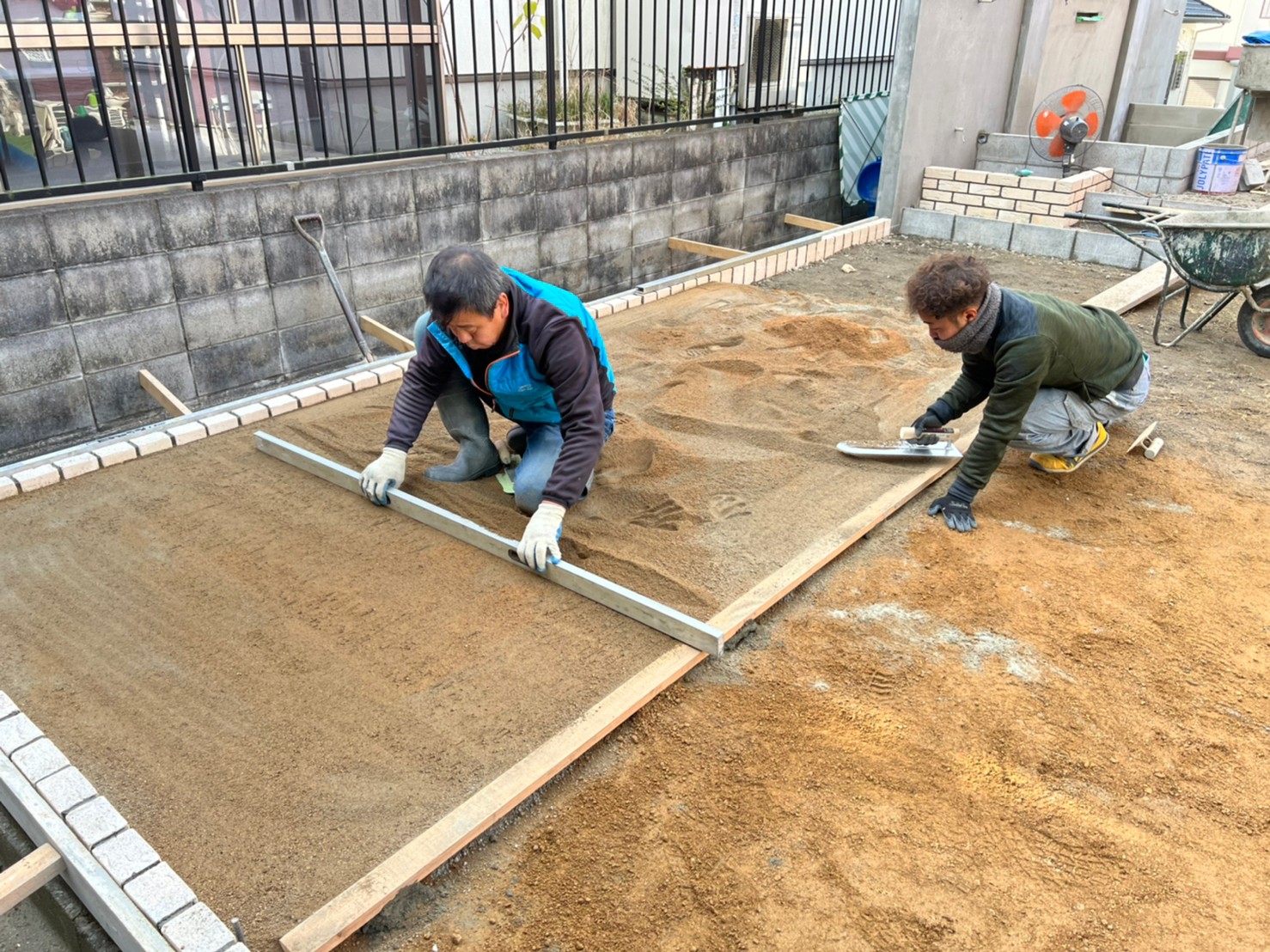 神戸市北区泉をライトアップして理想のお庭の施工中写真