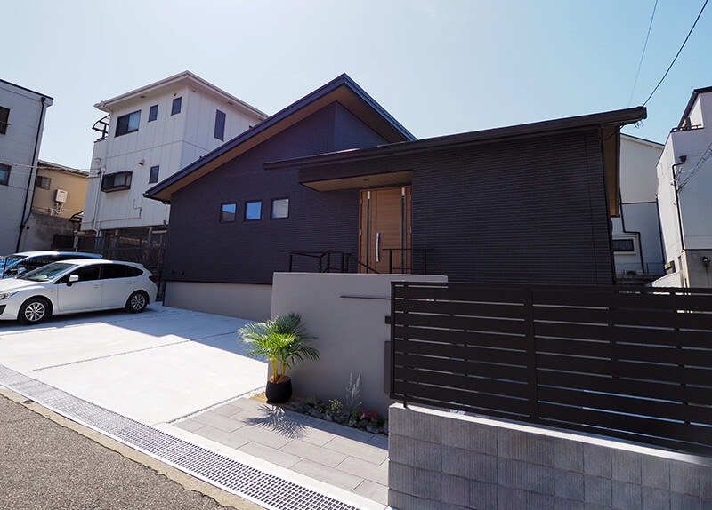 神戸市垂水区コの字に建つ平屋の新築外構工事の施工後写真