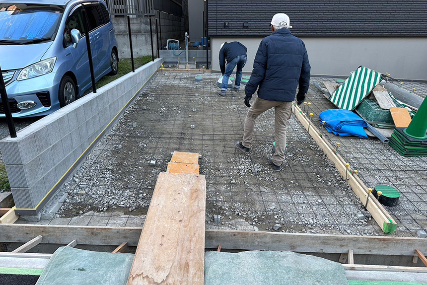 神戸市垂水区コの字に建つ平屋の新築外構工事の施工中写真