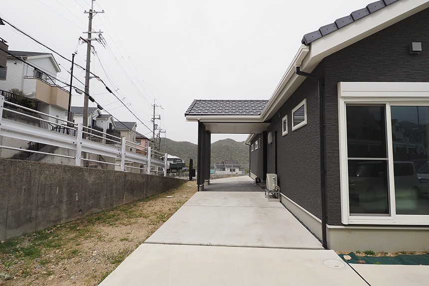 神戸市北区広大な敷地の洗練されたファサードの施工前写真