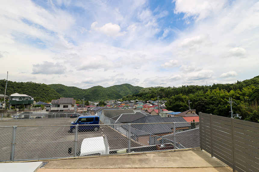 神戸市北区広大な敷地の洗練されたファサードの完成写真15