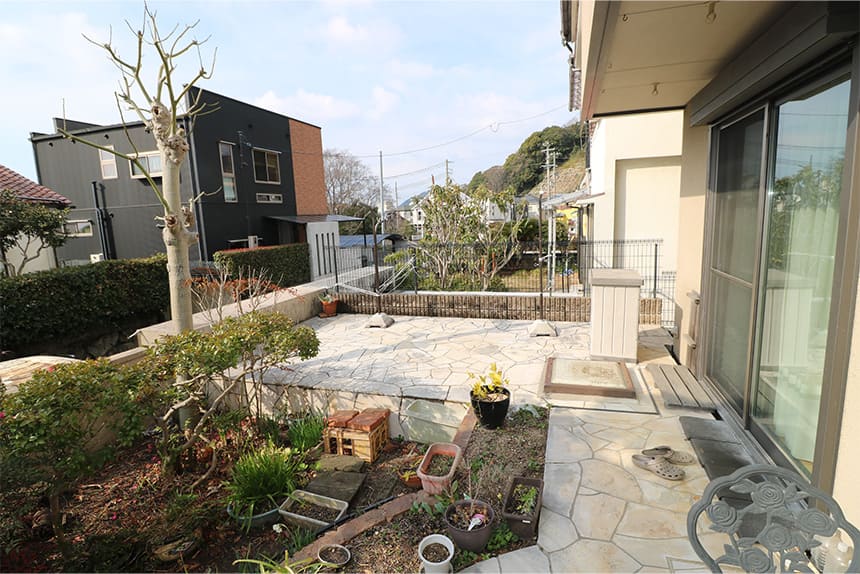 神戸市須磨区土を撤去してガレージ拡張の施工前写真