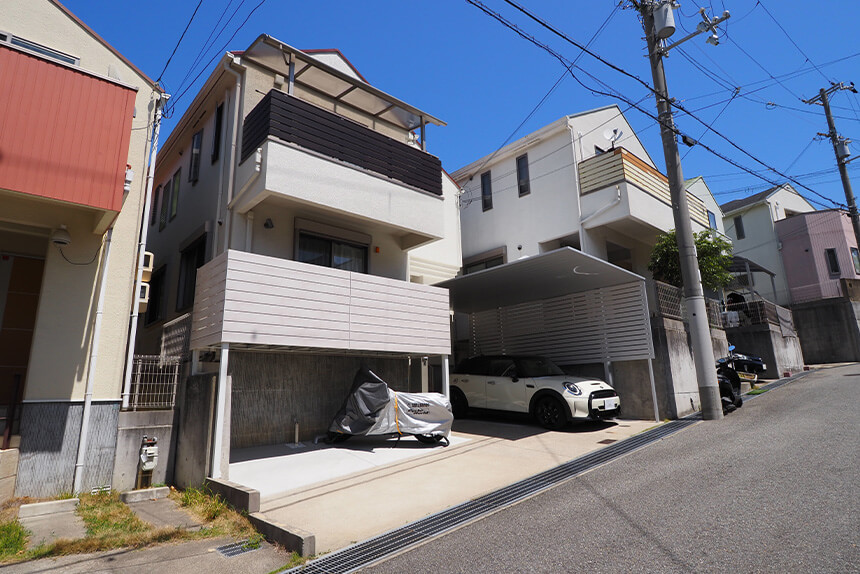 神戸市須磨区使われていなかったバルコニー下をバイク置き場にの施工後写真
