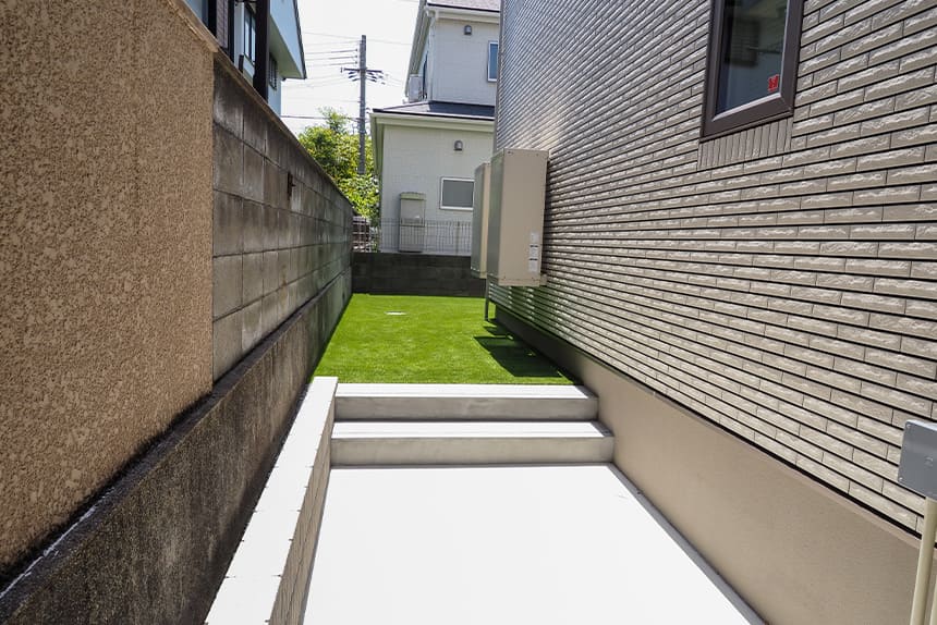 おしゃれなシャッター付新築クローズ外構の完成写真19