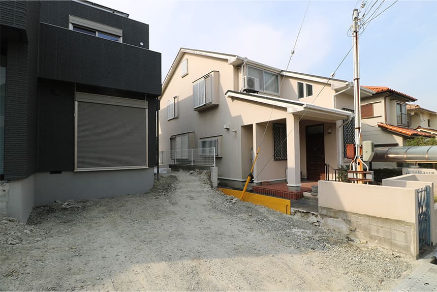 神戸市須磨区ブラックを基調にしたシャッター付きの新築外構の施工前写真