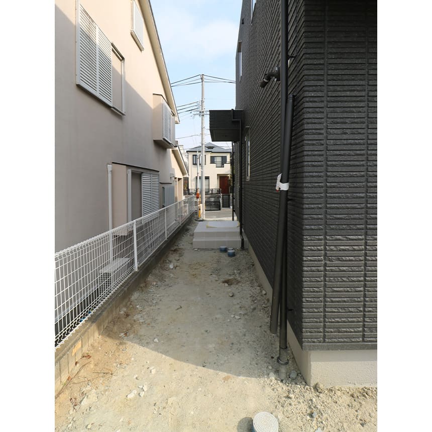 神戸市須磨区ブラックを基調にしたシャッター付きの新築外構の施工前写真